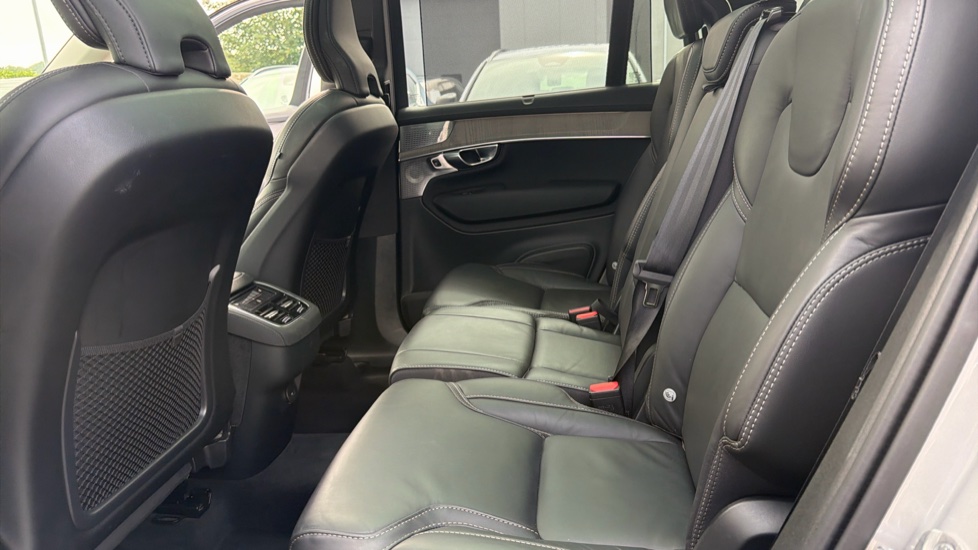 Volvo XC90 2.0 B5P Ultra Dark 5dr AWD Geartronic Petrol Estate - Image 33