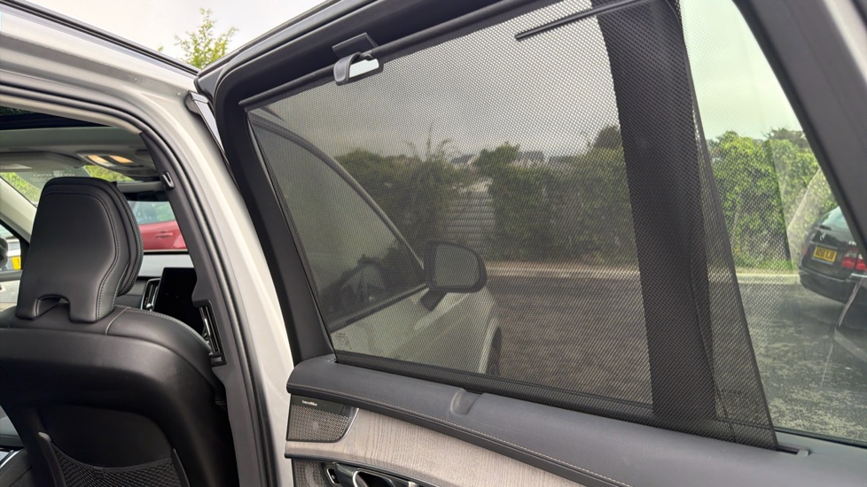 Volvo XC90 2.0 B5P Ultra Dark 5dr AWD Geartronic Petrol Estate - Image 42