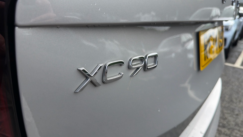 Volvo XC90 2.0 B5P Ultra Dark 5dr AWD Geartronic Petrol Estate - Image 45