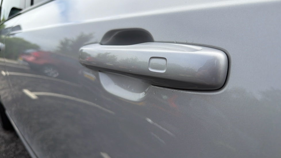 Volvo XC90 2.0 B5P Ultra Dark 5dr AWD Geartronic Petrol Estate - Image 46