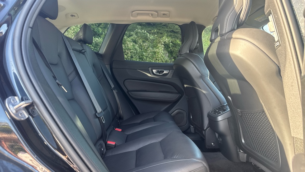 Volvo XC60 2.0 B5P Plus Dark 5dr AWD Geartronic Petrol Estate - Image 6