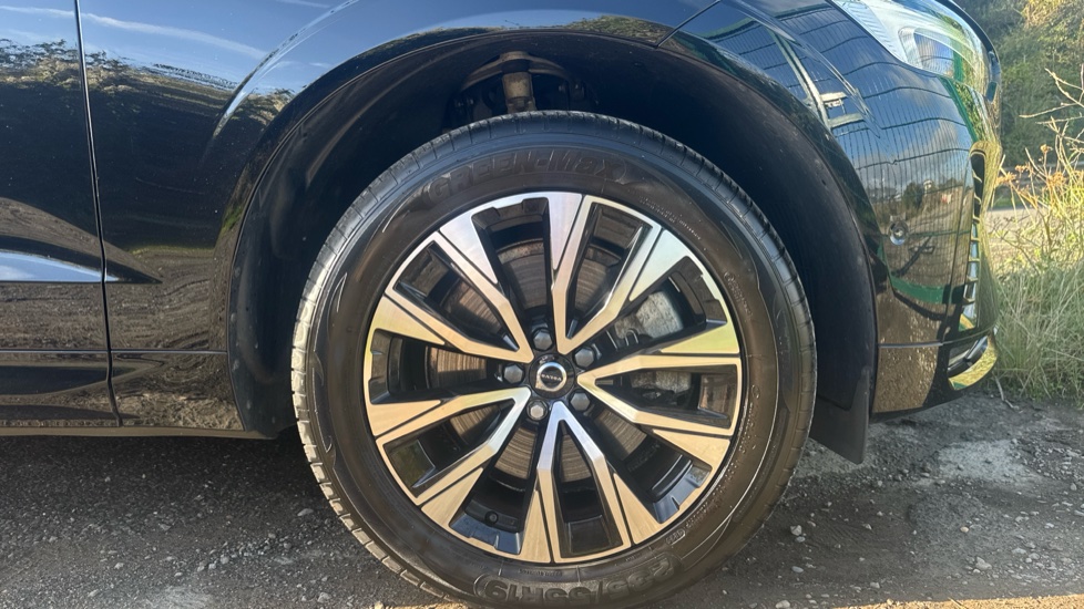 Volvo XC60 2.0 B5P Plus Dark 5dr AWD Geartronic Petrol Estate - Image 9