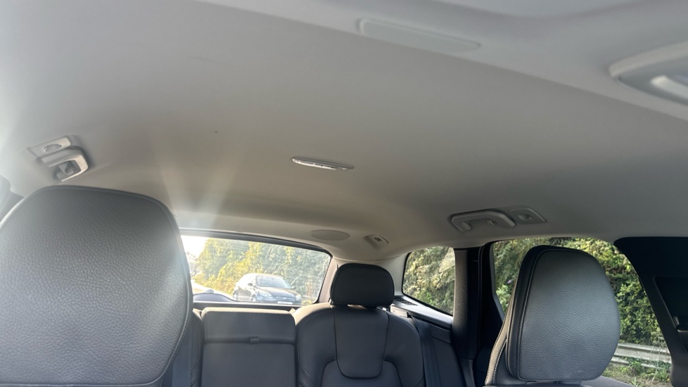 Volvo XC60 2.0 B5P Plus Dark 5dr AWD Geartronic Petrol Estate - Image 30