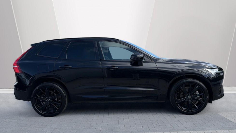 Volvo XC60 2.0 B5P Plus Black Edition 5dr AWD Geartronic Petrol Estate - Image 3