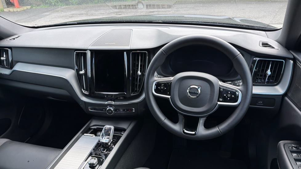Volvo XC60 2.0 B5P Plus Black Edition 5dr AWD Geartronic Petrol Estate - Image 4