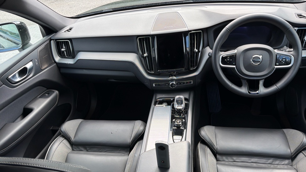 Volvo XC60 2.0 B5P Plus Black Edition 5dr AWD Geartronic Petrol Estate - Image 5