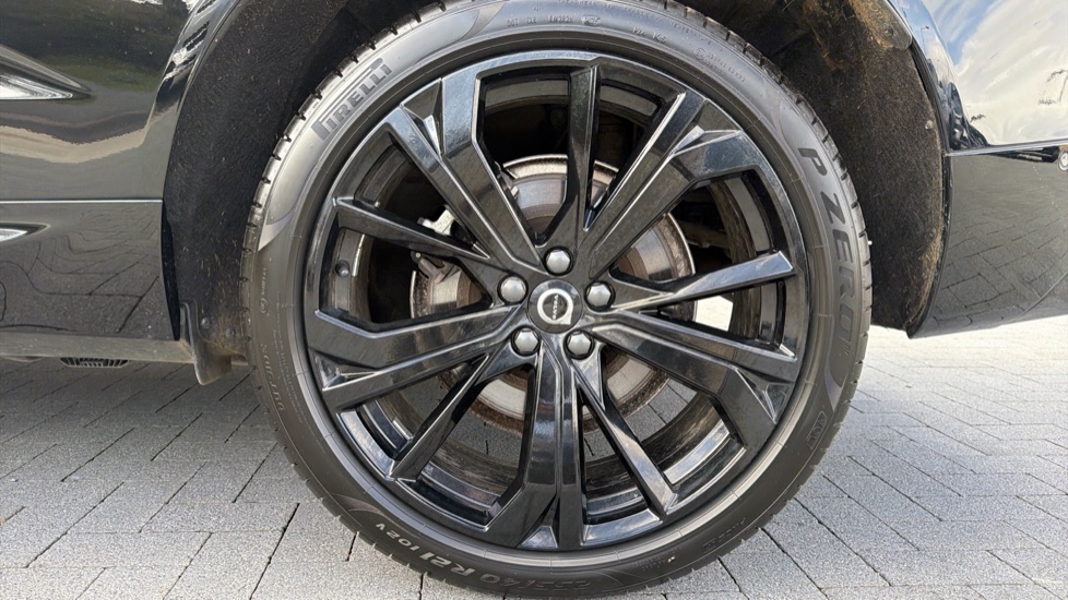 Volvo XC60 2.0 B5P Plus Black Edition 5dr AWD Geartronic Petrol Estate - Image 9