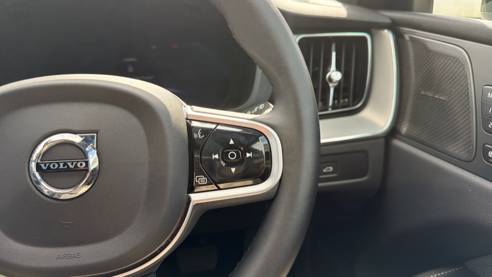 Volvo XC60 2.0 B5P Plus Black Edition 5dr AWD Geartronic Petrol Estate - Image 22