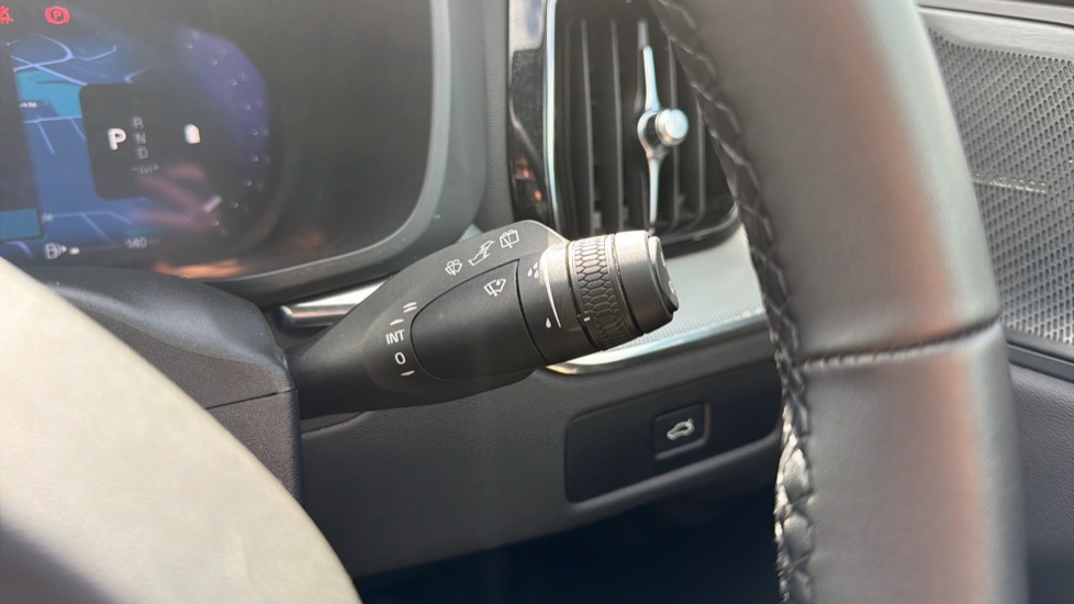 Volvo XC60 2.0 B5P Plus Black Edition 5dr AWD Geartronic Petrol Estate - Image 23