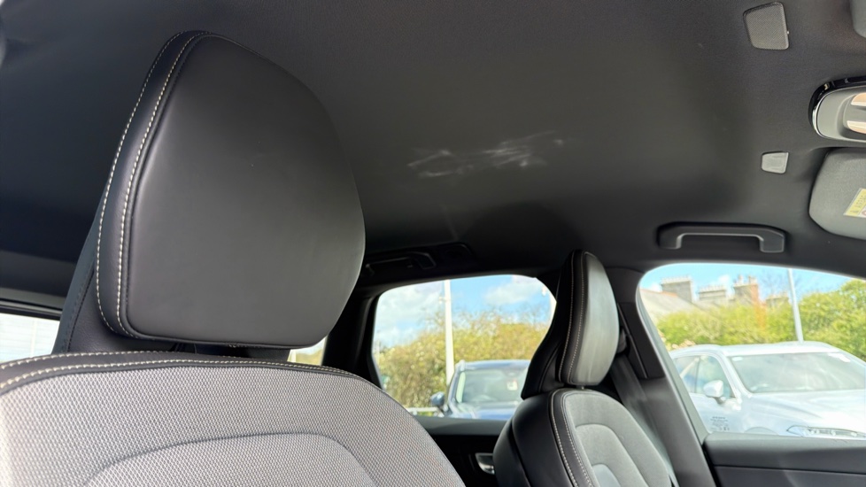 Volvo XC60 2.0 B5P Plus Black Edition 5dr AWD Geartronic Petrol Estate - Image 31