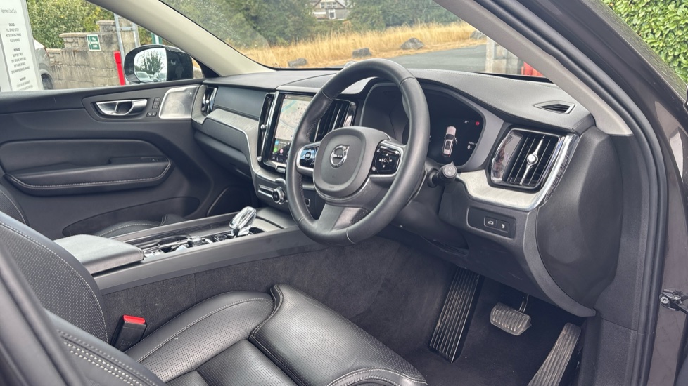Volvo XC60 2.0 T8 [455] PHEV Ultra Dark 5dr AWD Geartronic Estate - Image 4