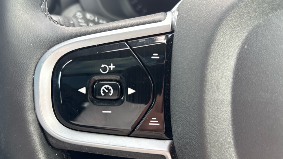Volvo XC60 2.0 T8 [455] PHEV Ultra Dark 5dr AWD Geartronic Estate - Image 21
