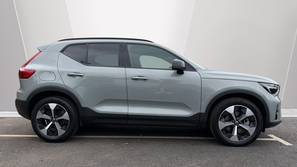 Volvo XC40 2.0 B4P Plus Dark 5dr Auto Petrol Estate - Image 3