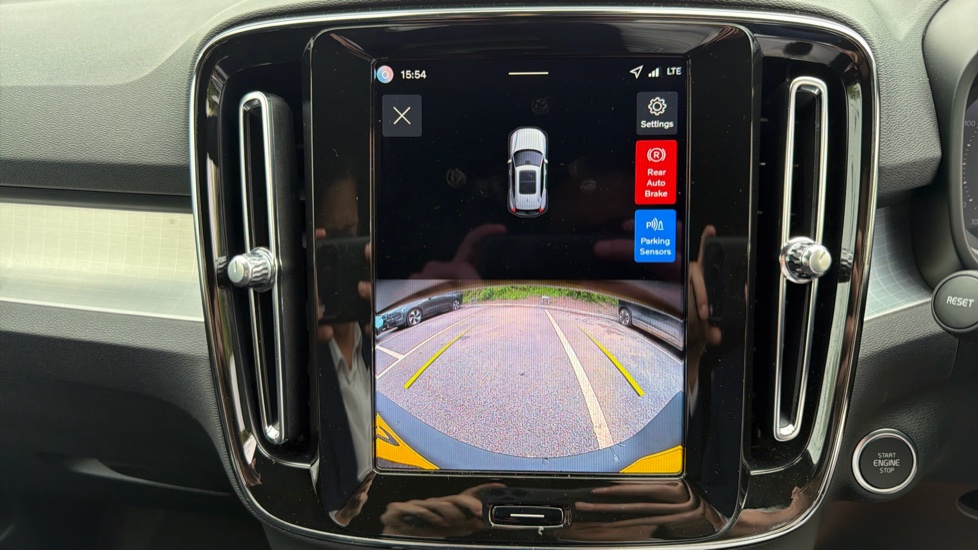 Volvo XC40 2.0 B4P Plus Dark 5dr Auto Petrol Estate - Image 18