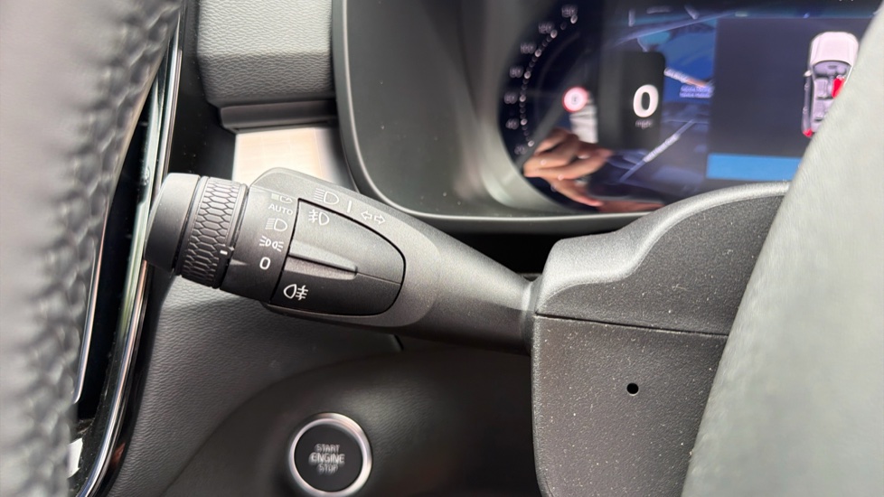 Volvo XC40 2.0 B4P Plus Dark 5dr Auto Petrol Estate - Image 19