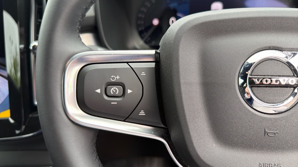 Volvo XC40 2.0 B4P Plus Dark 5dr Auto Petrol Estate - Image 20