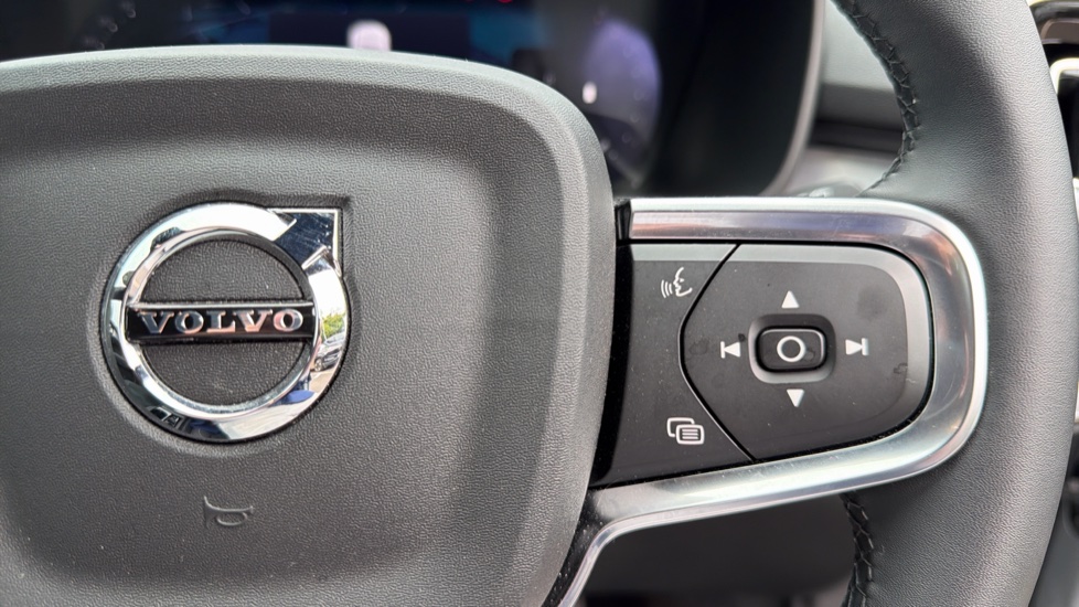 Volvo XC40 2.0 B4P Plus Dark 5dr Auto Petrol Estate - Image 21