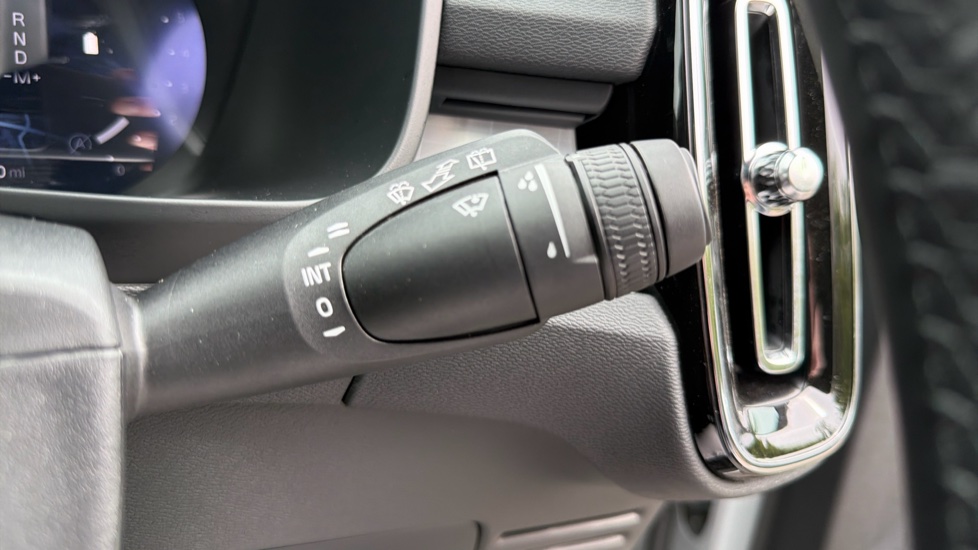 Volvo XC40 2.0 B4P Plus Dark 5dr Auto Petrol Estate - Image 22