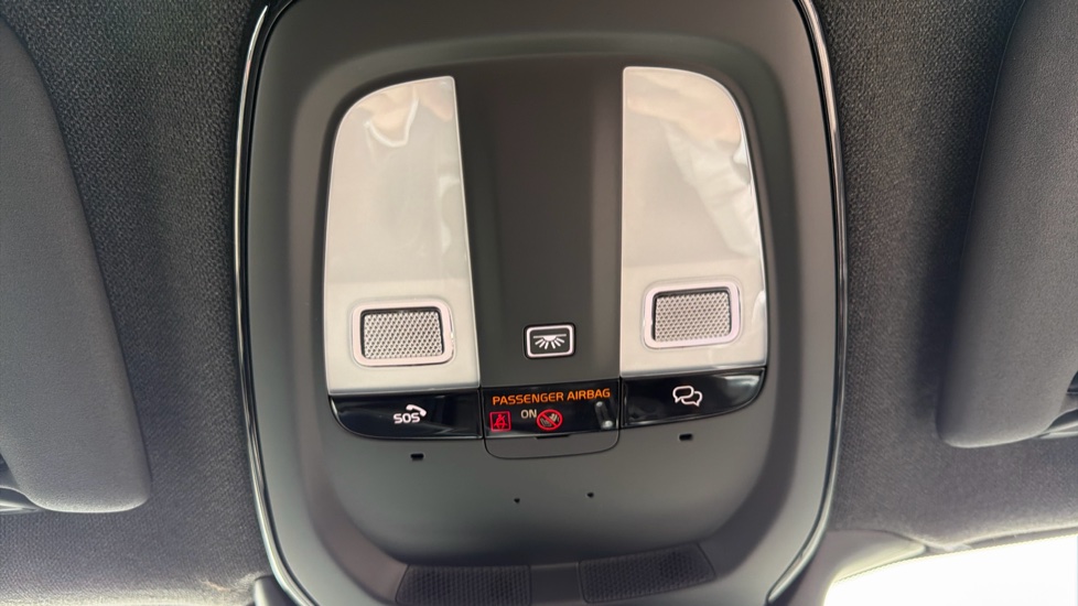 Volvo XC40 2.0 B4P Plus Dark 5dr Auto Petrol Estate - Image 27