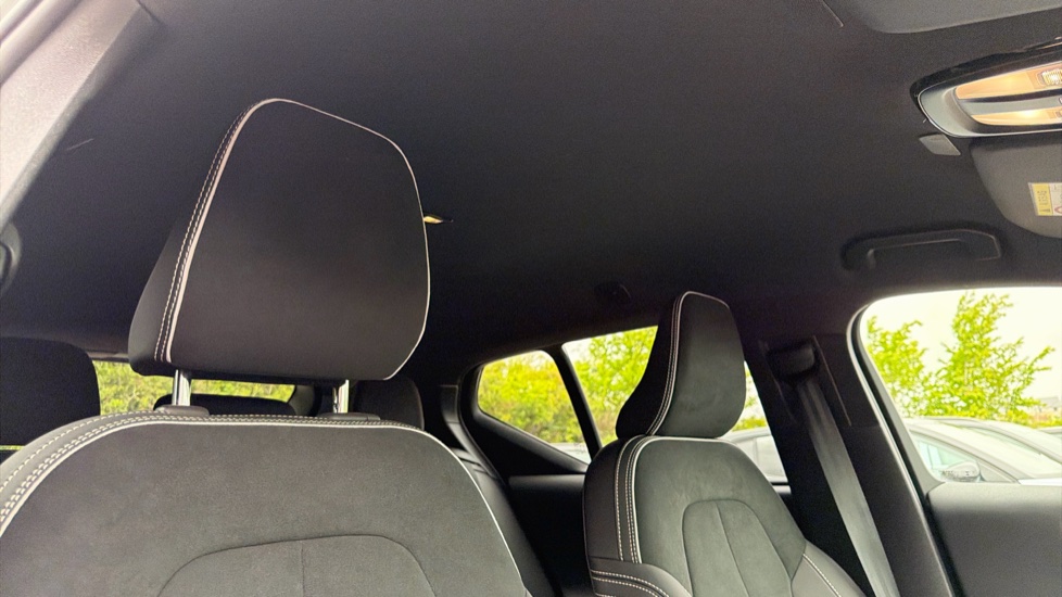 Volvo XC40 2.0 B4P Plus Dark 5dr Auto Petrol Estate - Image 30