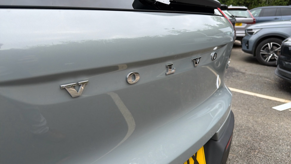 Volvo XC40 2.0 B4P Plus Dark 5dr Auto Petrol Estate - Image 35