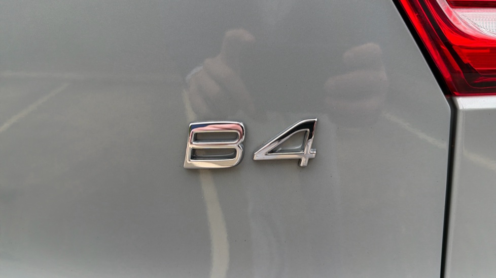 Volvo XC40 2.0 B4P Plus Dark 5dr Auto Petrol Estate - Image 36