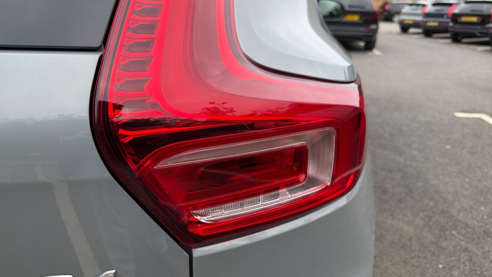 Volvo XC40 2.0 B4P Plus Dark 5dr Auto Petrol Estate - Image 37