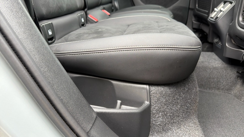 Volvo XC40 2.0 B4P Plus Dark 5dr Auto Petrol Estate - Image 41