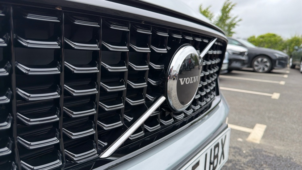 Volvo XC40 2.0 B4P Plus Dark 5dr Auto Petrol Estate - Image 43