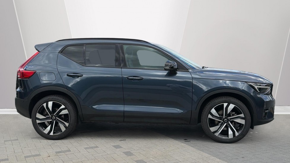 Volvo XC40 2.0 B3P Ultra Dark 5dr Auto Petrol Estate - Image 3