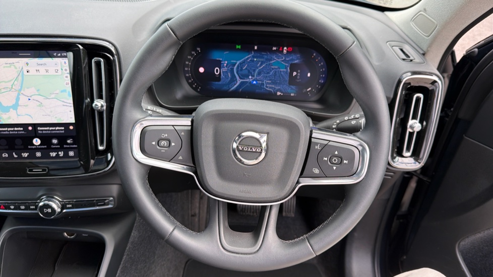 Volvo XC40 2.0 B3P Ultra Dark 5dr Auto Petrol Estate - Image 10