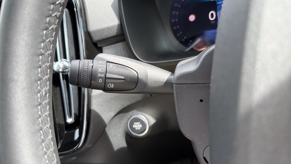 Volvo XC40 2.0 B3P Ultra Dark 5dr Auto Petrol Estate - Image 20