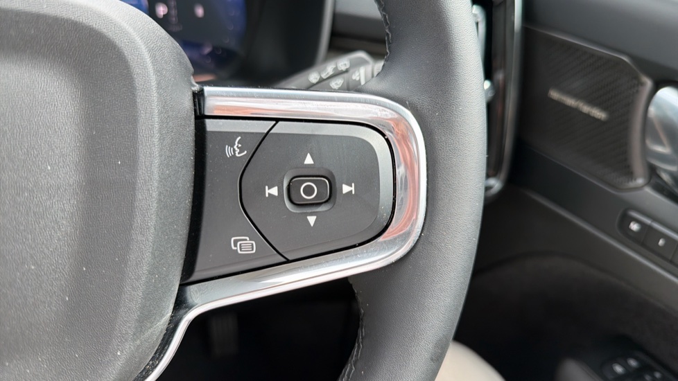 Volvo XC40 2.0 B3P Ultra Dark 5dr Auto Petrol Estate - Image 22
