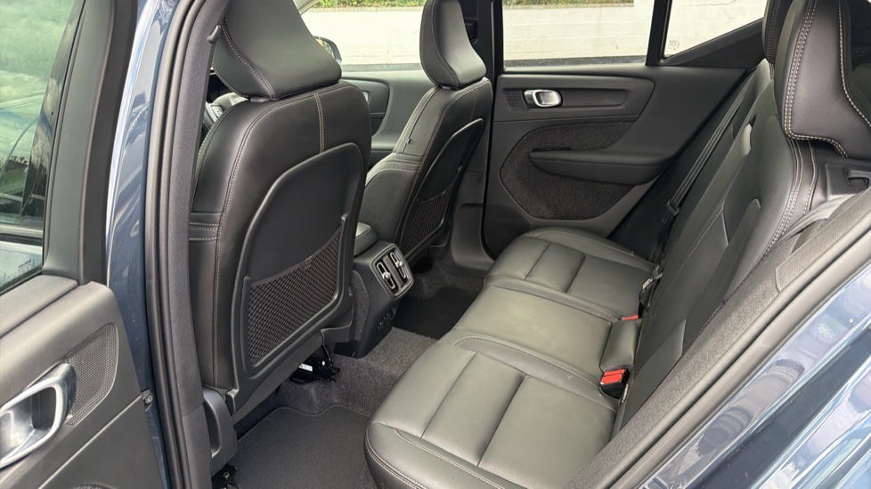 Volvo XC40 2.0 B3P Ultra Dark 5dr Auto Petrol Estate - Image 33