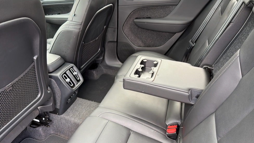Volvo XC40 2.0 B3P Ultra Dark 5dr Auto Petrol Estate - Image 34