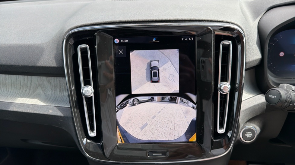 Volvo XC40 2.0 B3P Ultra Dark 5dr Auto Petrol Estate - Image 39
