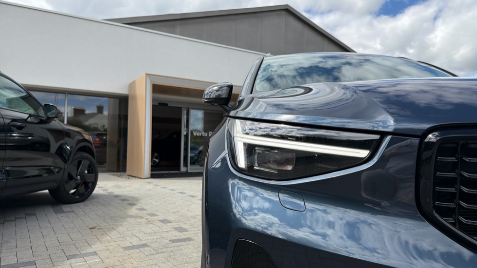 Volvo XC40 2.0 B3P Ultra Dark 5dr Auto Petrol Estate - Image 43