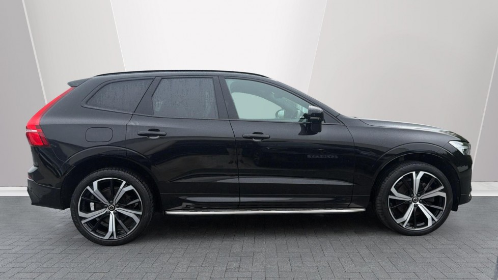 Volvo XC60 2.0 B5P R DESIGN Pro 5dr AWD Geartronic Petrol Estate - Image 3