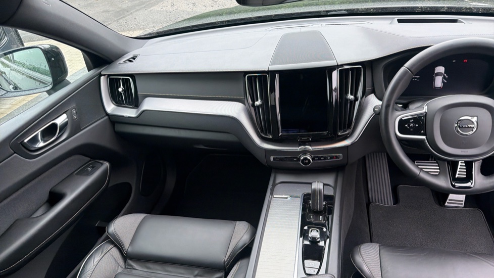 Volvo XC60 2.0 B5P R DESIGN Pro 5dr AWD Geartronic Petrol Estate - Image 5