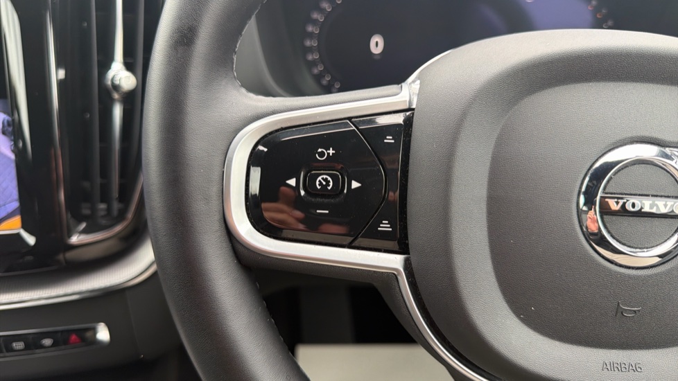Volvo XC60 2.0 B5P R DESIGN Pro 5dr AWD Geartronic Petrol Estate - Image 20