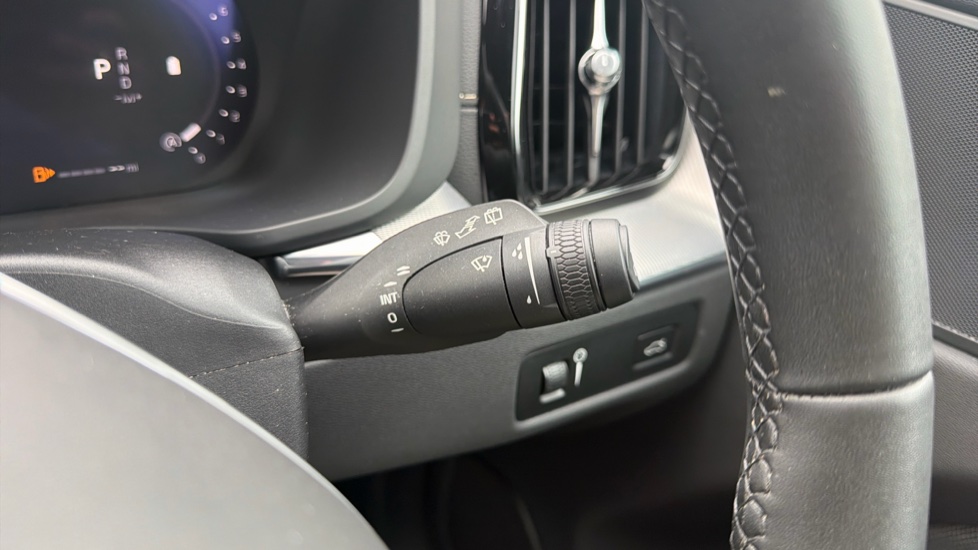 Volvo XC60 2.0 B5P R DESIGN Pro 5dr AWD Geartronic Petrol Estate - Image 22