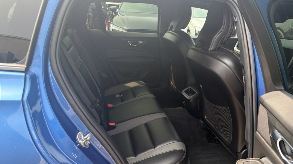 Volvo V60 2.0 D4 [190] R DESIGN Pro 5dr Auto Diesel Estate - Image 6