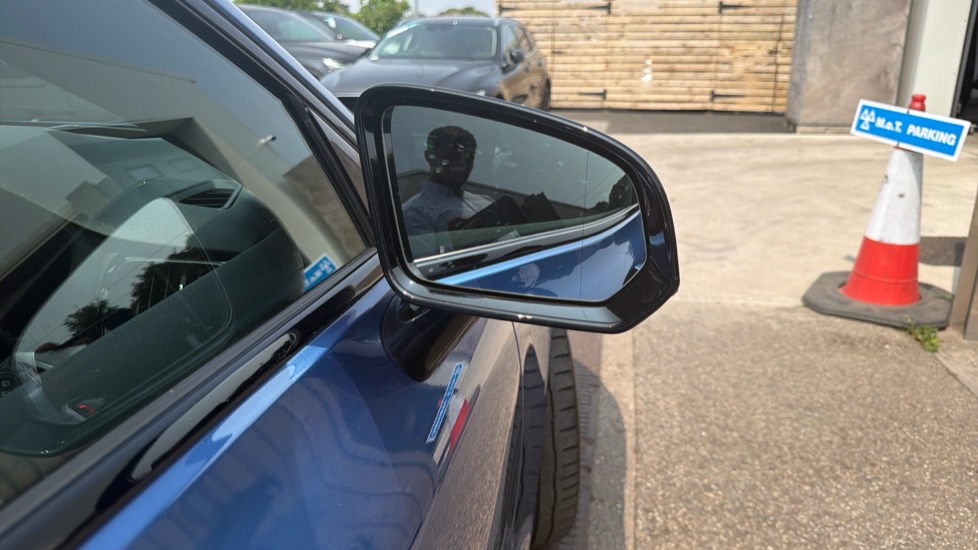 Volvo V60 2.0 D4 [190] R DESIGN Pro 5dr Auto Diesel Estate - Image 32