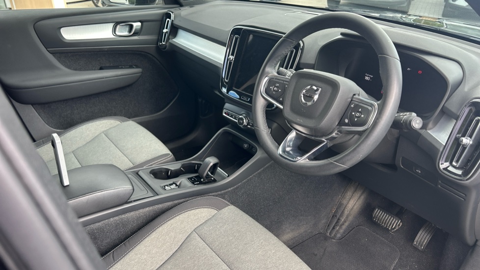 Volvo XC40 2.0 B3P Core 5dr Auto Petrol Estate - Image 4