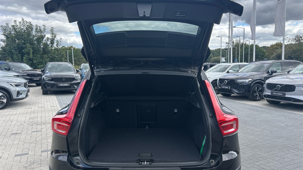 Volvo XC40 2.0 B3P Core 5dr Auto Petrol Estate - Image 13