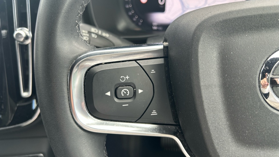 Volvo XC40 2.0 B3P Core 5dr Auto Petrol Estate - Image 16