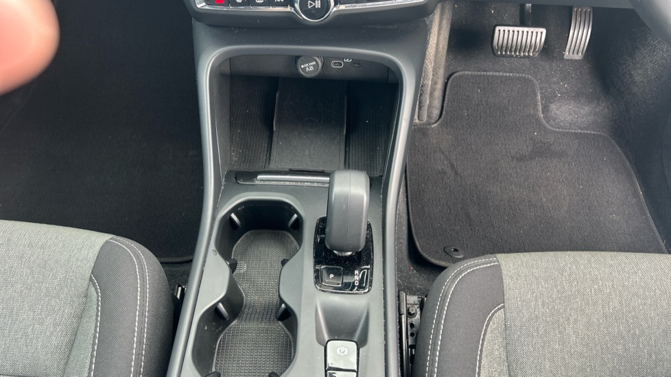Volvo XC40 2.0 B3P Core 5dr Auto Petrol Estate - Image 20