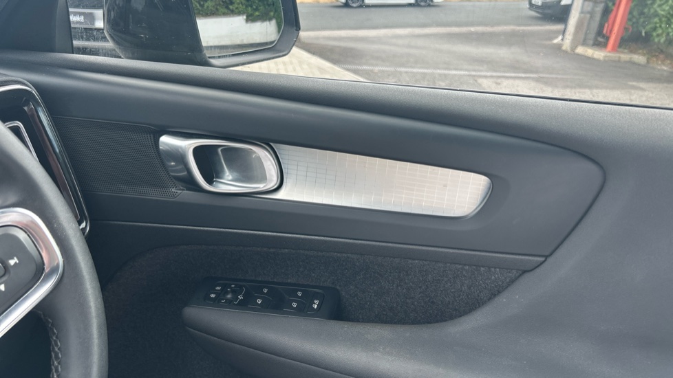 Volvo XC40 2.0 B3P Core 5dr Auto Petrol Estate - Image 22