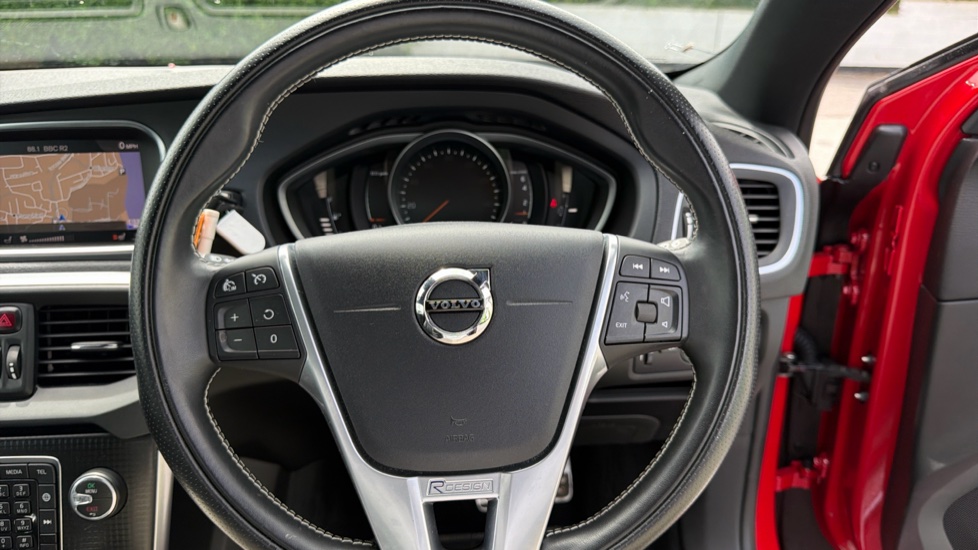 Volvo V40 T2 [122] R DESIGN Edition 5dr Petrol Hatchback - Image 10