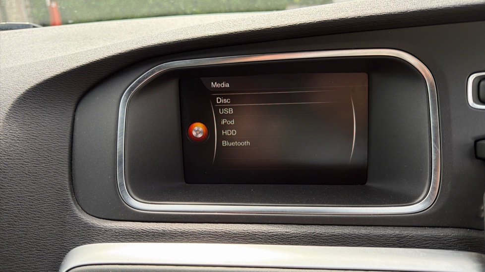 Volvo V40 T2 [122] R DESIGN Edition 5dr Petrol Hatchback - Image 12